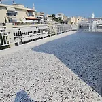 아파트 Euphoria Luxury Penthouse 카발라